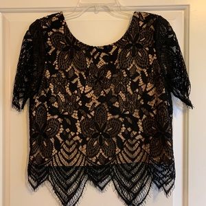 Express Lace, crop tee